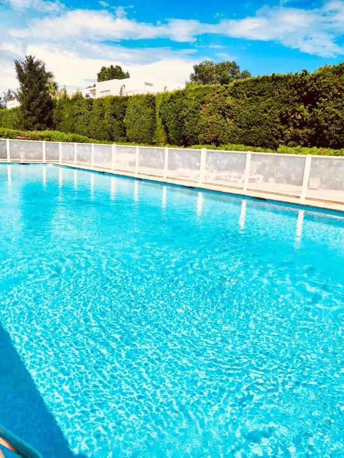 Mandelieu Grand Studio Avec Piscine Et Proche De La Mer Eksteriør bilde